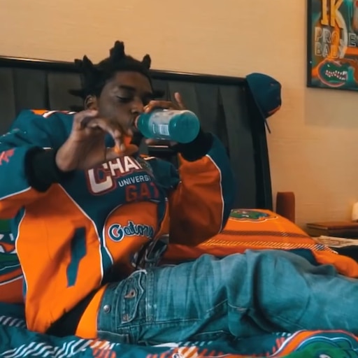 Kodak drippin on the set of his “Usain Boo” music video 🥶 📲 Find Kodak  Black outfits in @whatsonthestar app (link in bio)