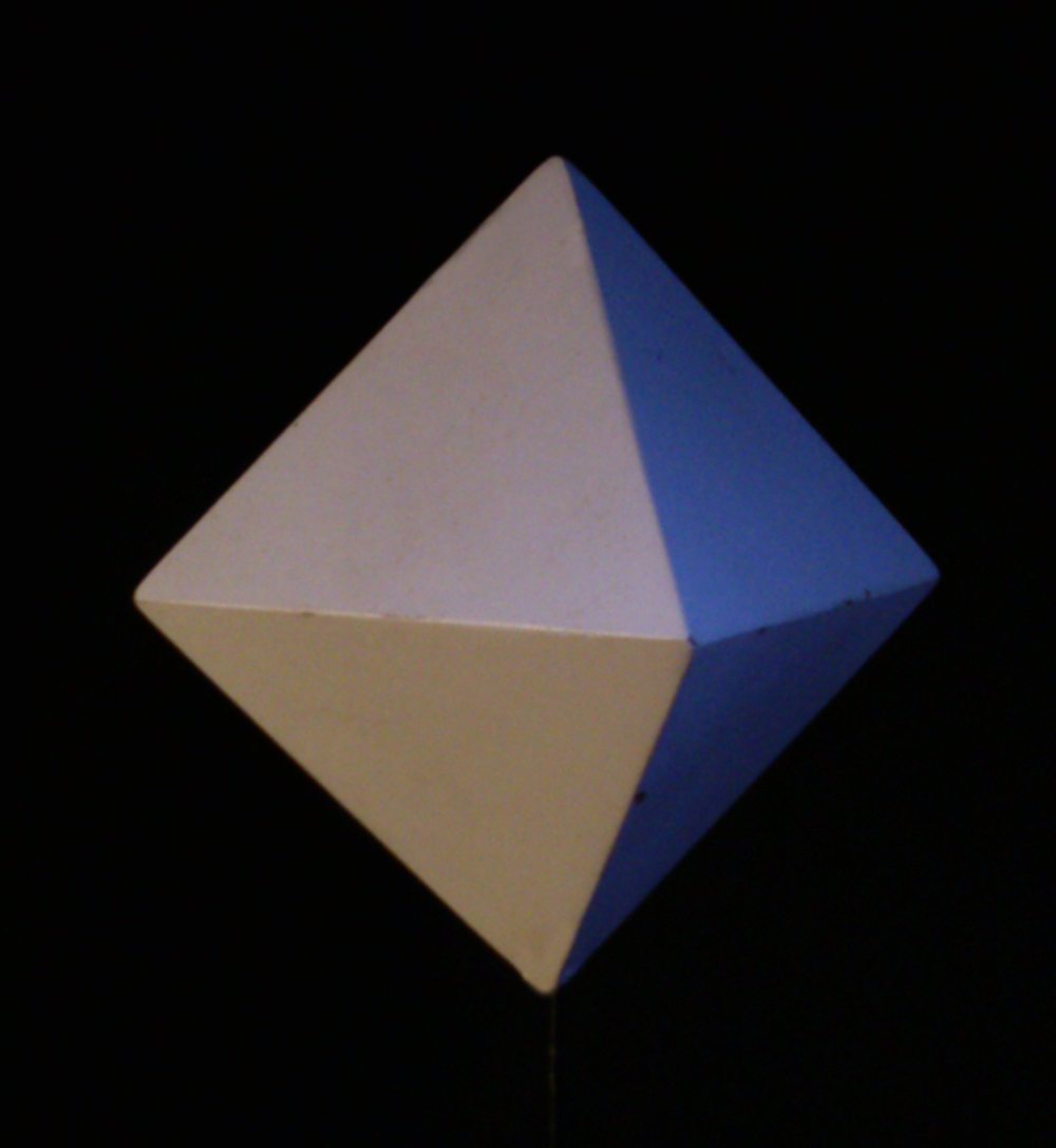 Модель октаэдра. Октаэдр. Многогранник октаэдр. Восьмигранник октаэдр. Правильные многогранники октаэдр.