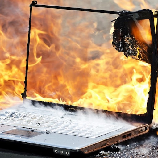 Быстрее и сильнее нагревался. Сгоревший ноутбук. Горящий ноутбук. Взрыв компьютера. Горящий системник.