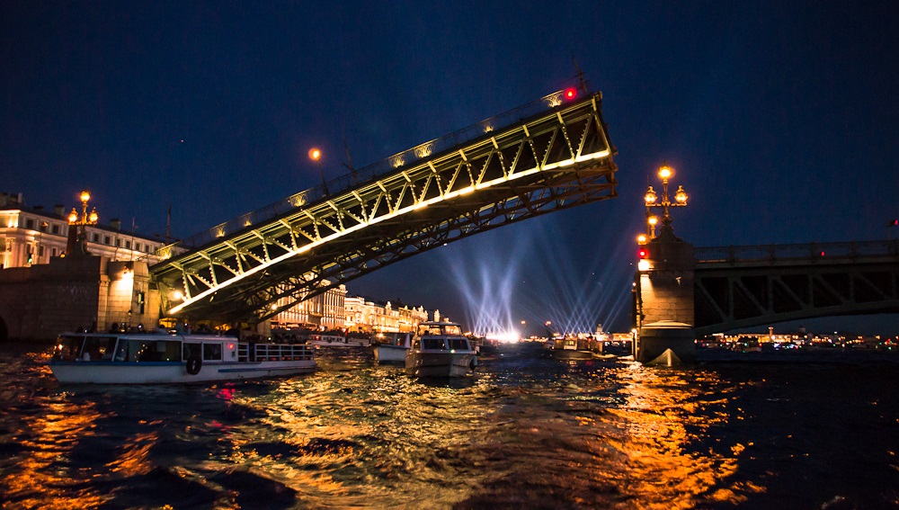 Развод мостов с теплохода