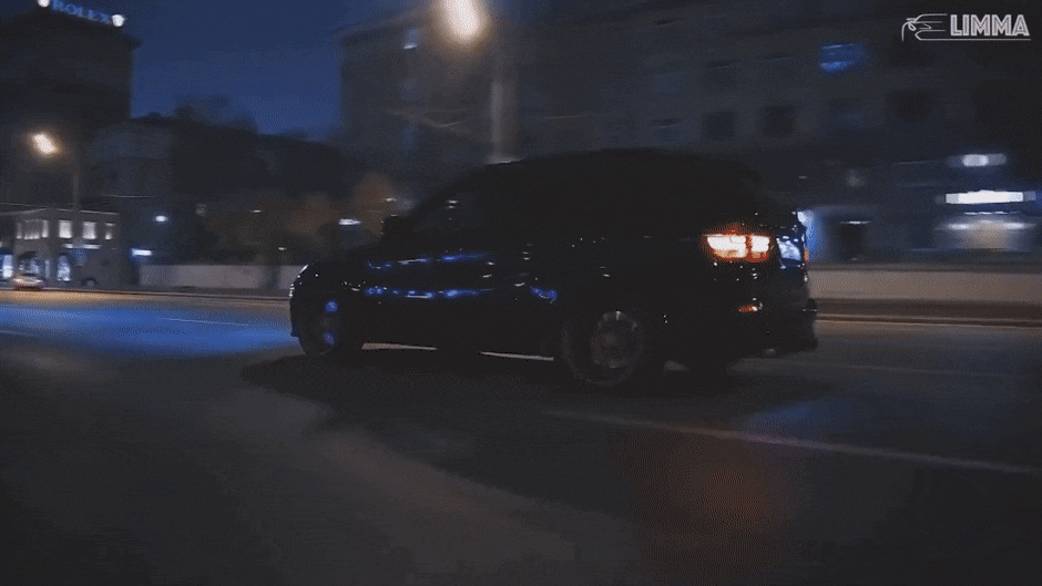 Бмв едет мерседес едет