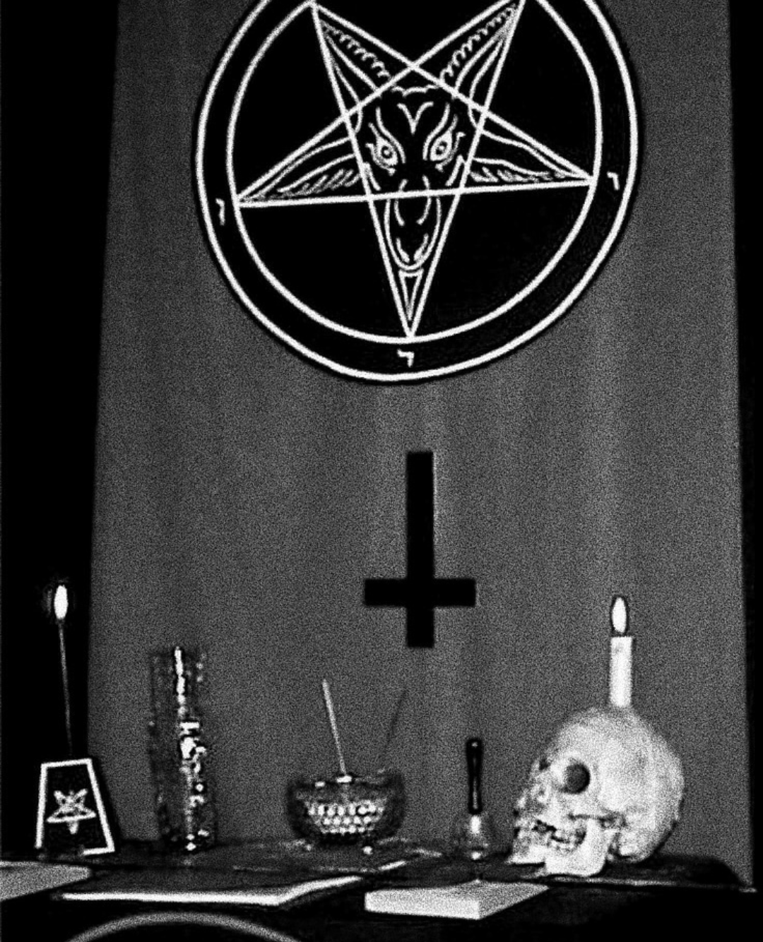 Традиционный сатанизм идеология. Пентаграмма церкви сатаны. Бафомет ЛАВЕЯ. Ритуальный алтарь Бафомет. Сатанизм ЛАВЕЯ символ.