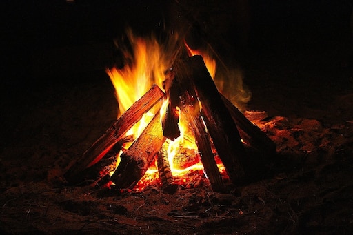 Реальное фото костра ночью Реальное фото костра ночью