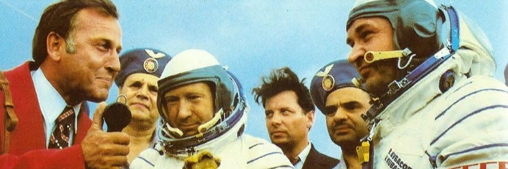 Первый американский космический полет. Экипаж Союз-Аполлон 1975. Советско американский полет Союз Аполлон. Первый полет Союз-19 Аполлон. Союз Аполлон экипаж.