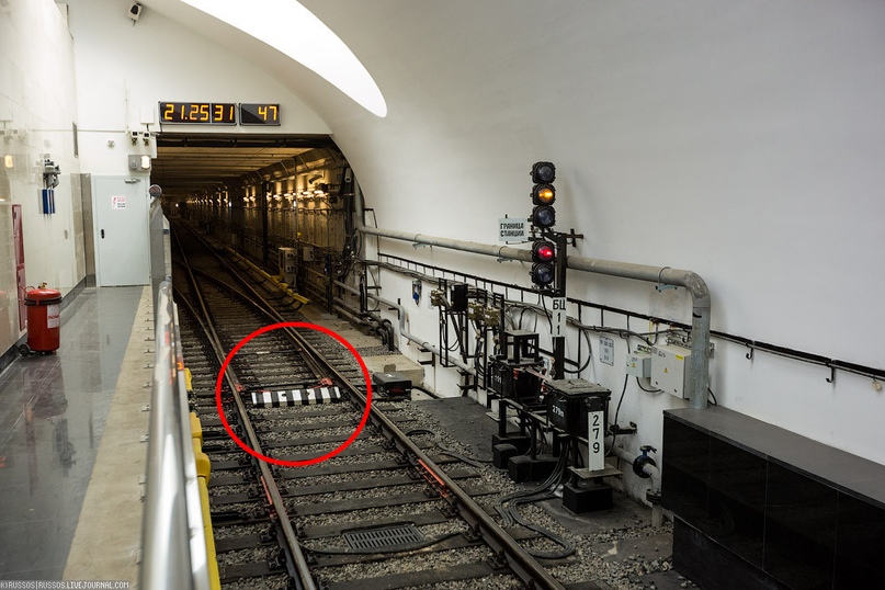 Контактный рельс в метро где находится фото Ответы : как проверить какой рейльс в метро контакный