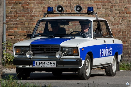 Как выглядит милицейская машина Как выглядит милицейская машина