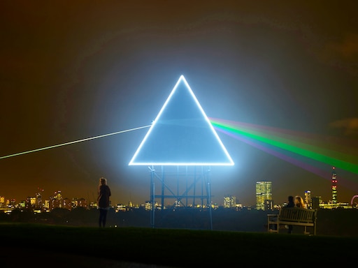 Фото треугольника. Пинк Флойд треугольник. Преломление света Пинк Флойд. Пинк Флойд спектр. Стеклянная Призма треугольная Пинк Флойд.