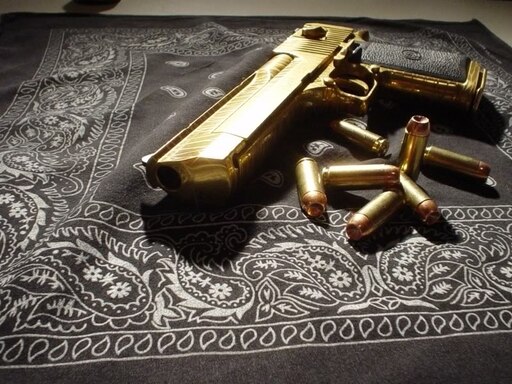 Gold guns. Золотое оружие. Револьвер из золота.