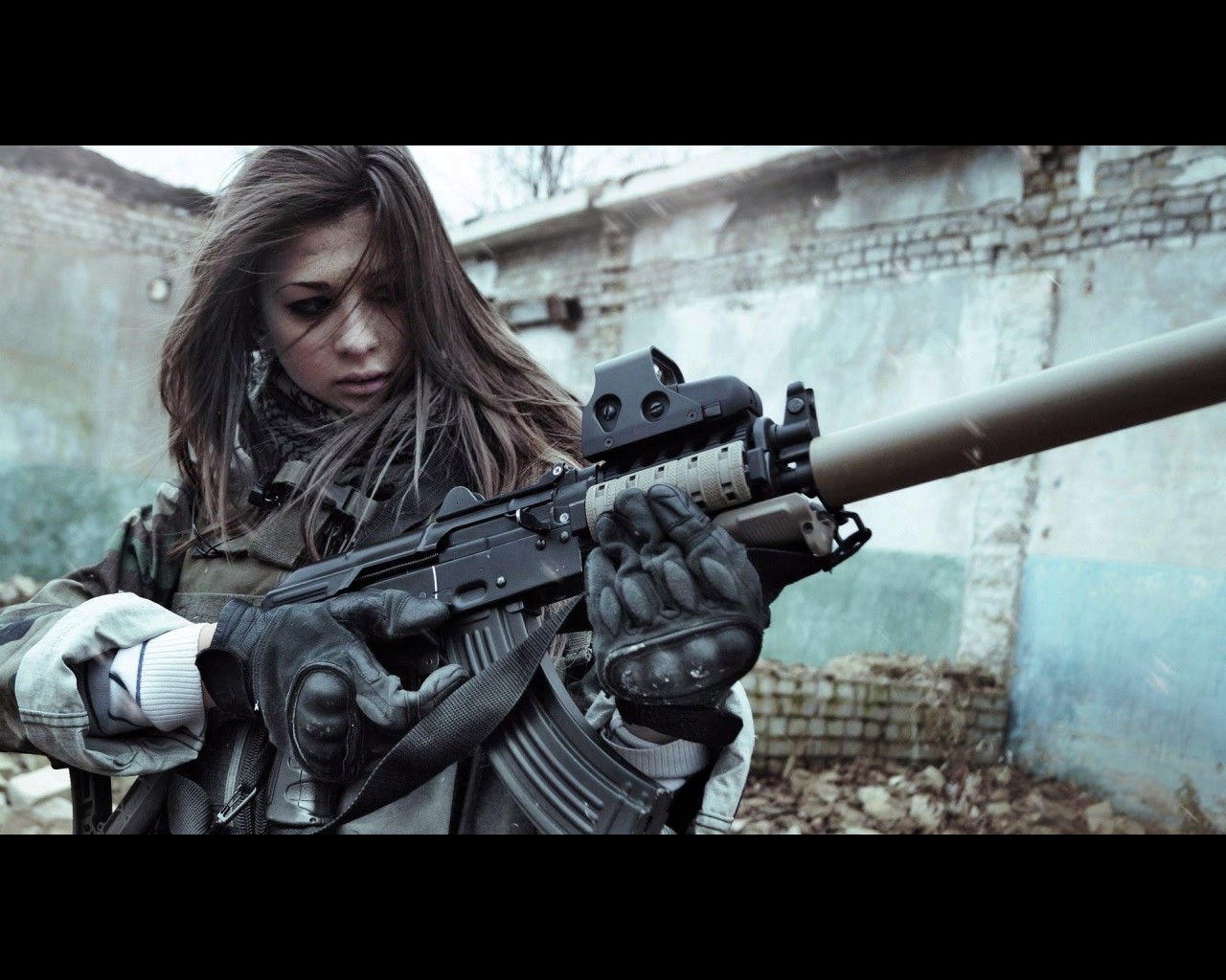 Буду стоять за спиной и подавать патроны картинка