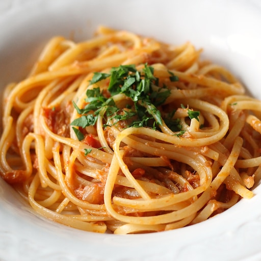 Как выглядит спагетти. Итальянская паста. Спагетти. Итальянские спагетти. Итальянская паста макароны.