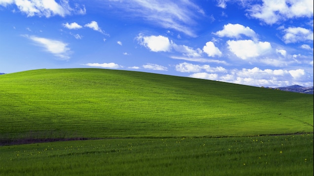 Với hệ điều hành Windows XP quen thuộc, bạn sẽ tìm thấy một màn hình desktop đầy đủ tính năng và các ứng dụng hữu ích. Hãy cùng khám phá những tính năng thú vị này!
