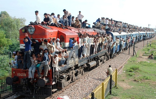 Поезд в индии с людьми фото Поезд в индии с людьми фото