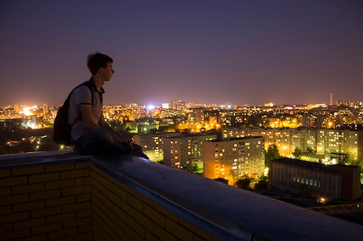 Красивое фото парня ночью Красивое фото парня ночью