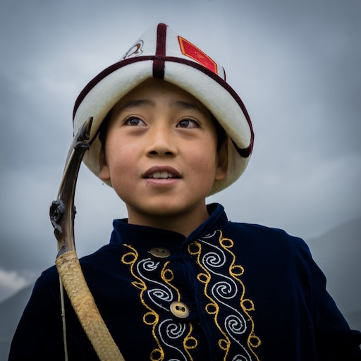 Сайт киргизов. Кементай киргиза. Кыргызы и казахи. Казахский мальчик. Киргизский мальчик.