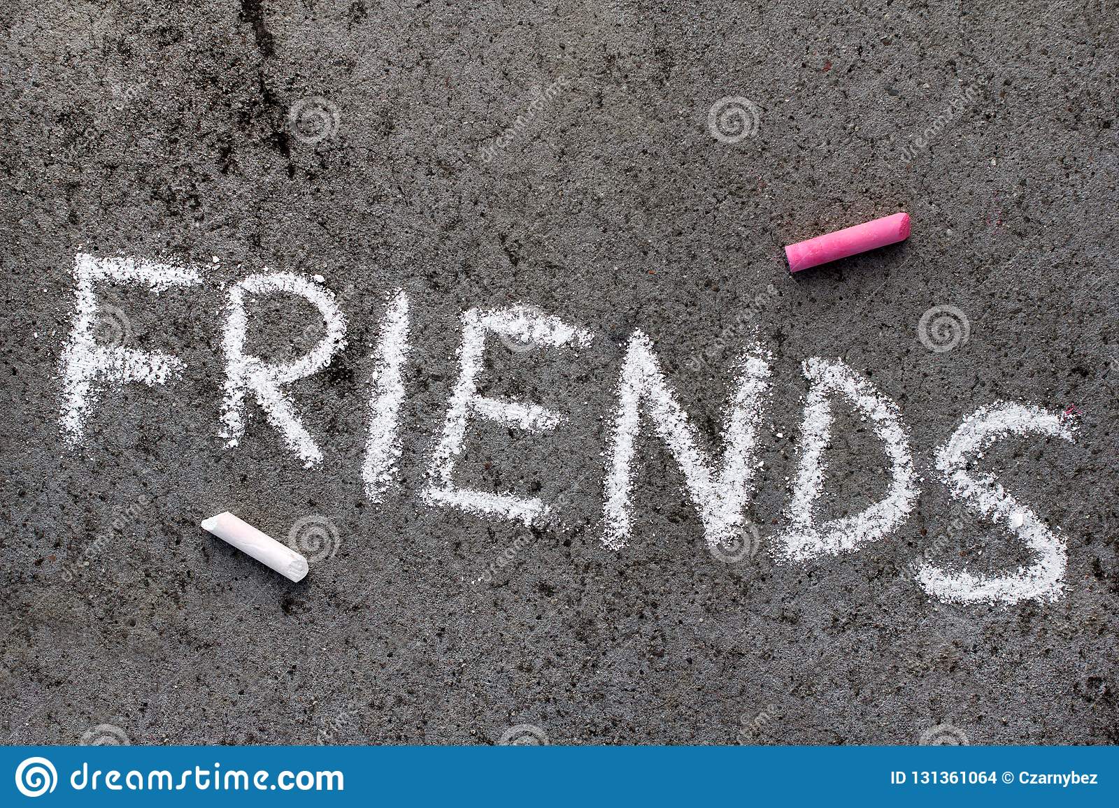 Слово friends. Друзья слово. Слова для друг обои. Фон со словом друзья. Мел и. друзья.