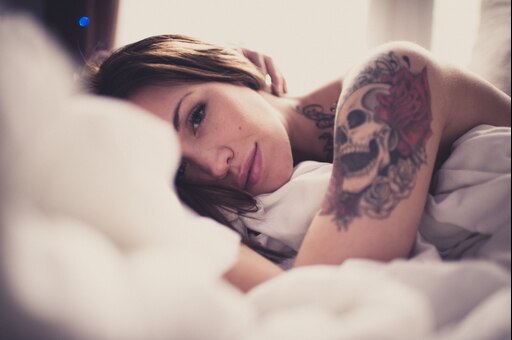 Tattoo webcams. Татуированные девушки утро. Девушка тату утро. Доброй ночи татуированные. Татуированные девушки селфи.