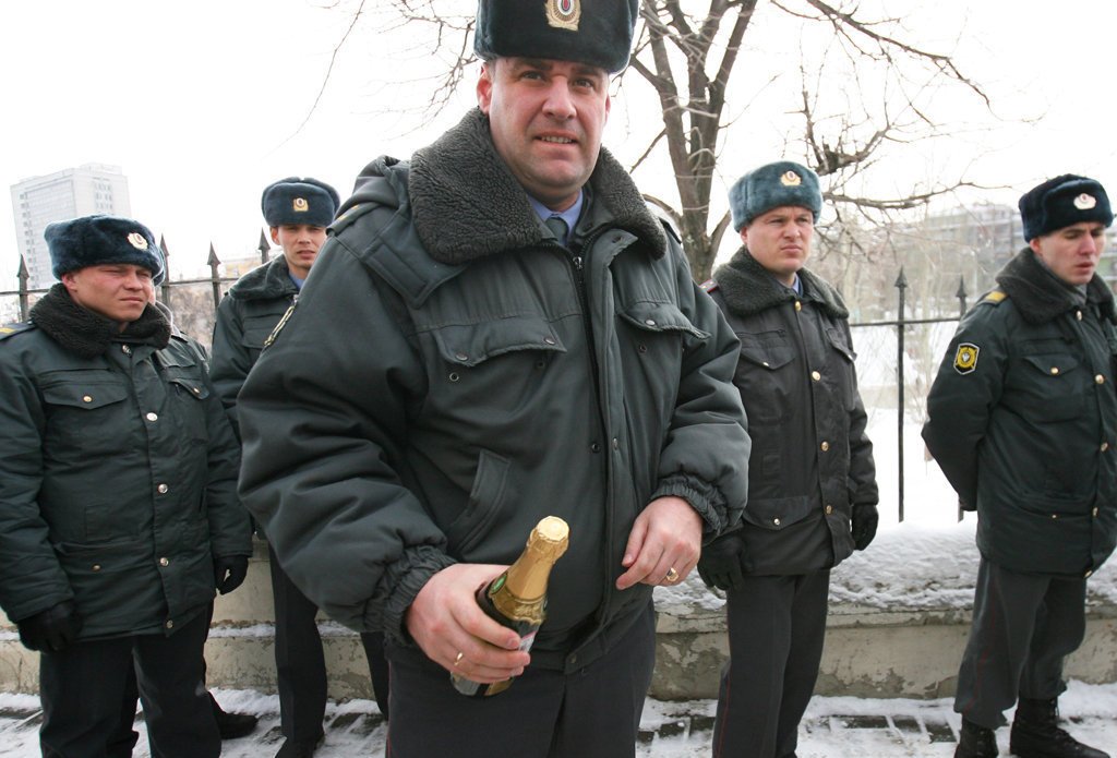 На ком женятся менты Ответы : где эта ДЕТКА (см. фото)