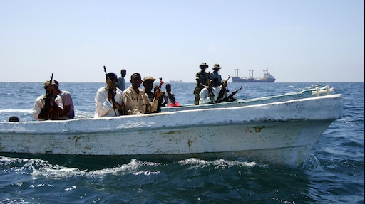 Нападение на судно. Корабль пиратов Сомали. Аденский залив сомалийские пираты. Сомалийские пираты 2021. Сомалийские пираты 2020.