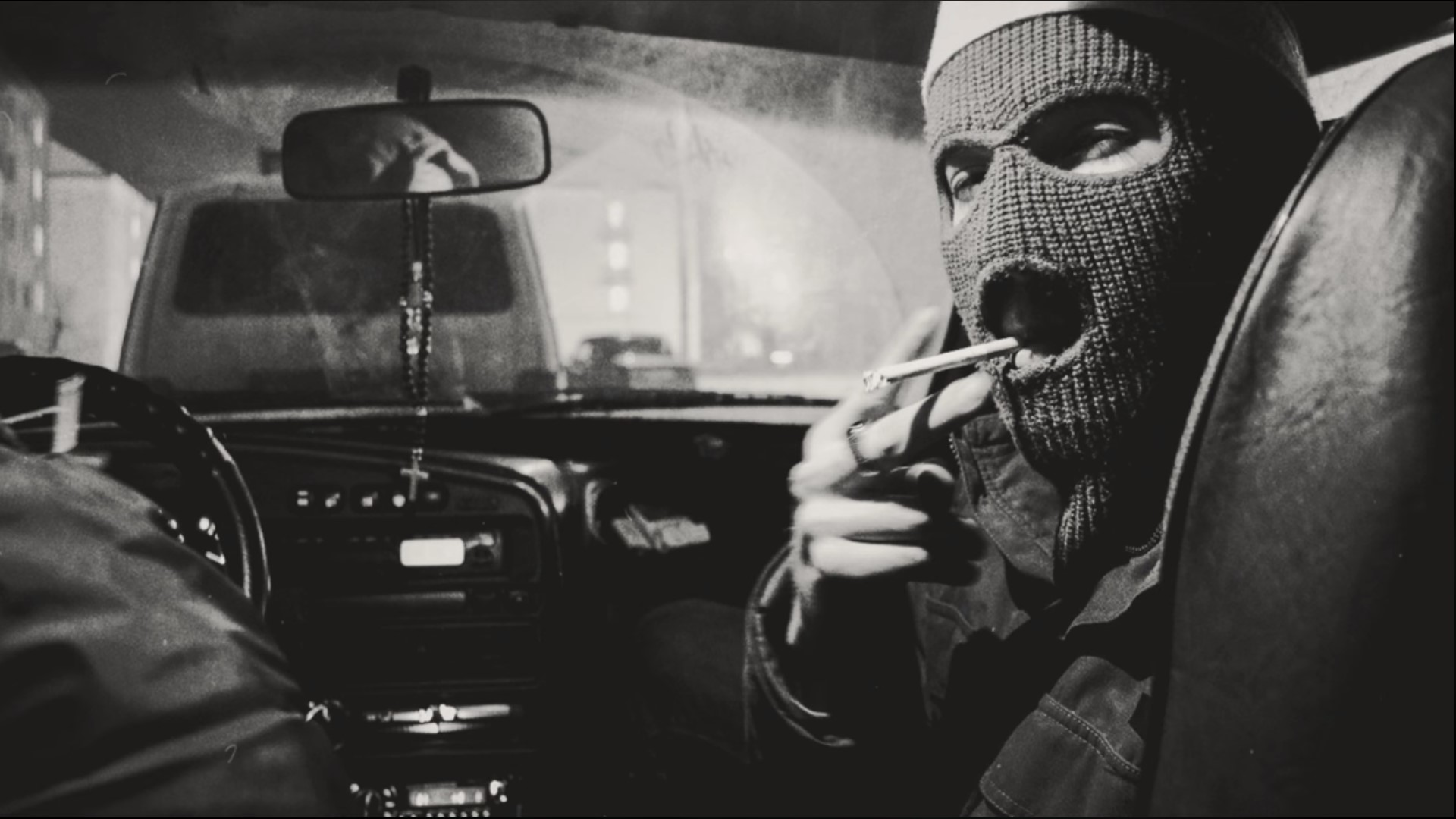 Бандитские песни в машину. Крутые бандиты. Картинки бандитов. Бандиты в масках в машине. Бандит на аву.