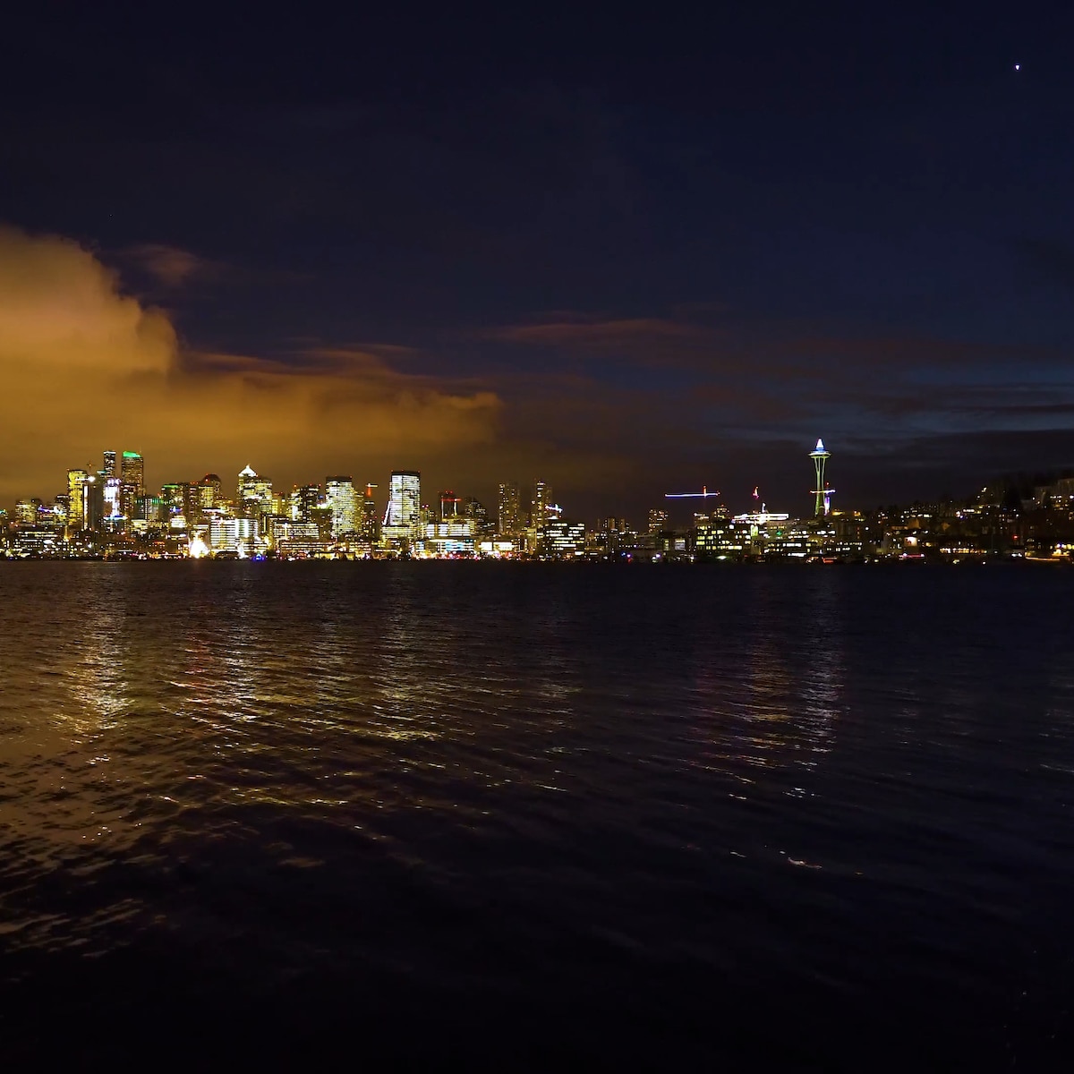 4k Night View of Seattle's Downtown [5¼ minute loop]