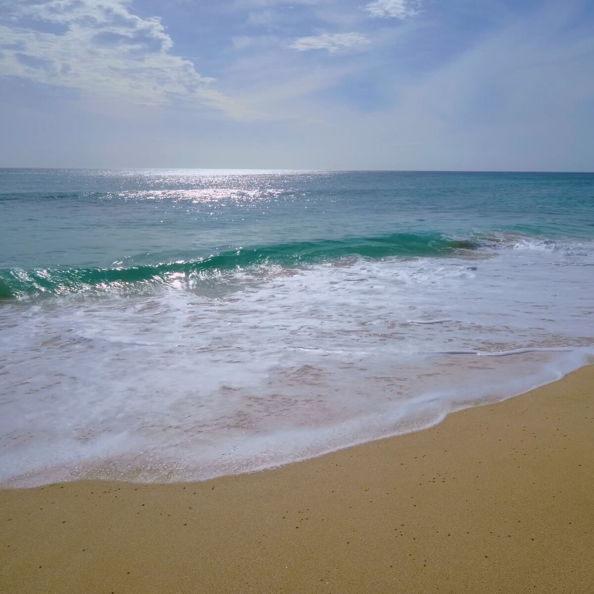 4K Oahu Beach Waves, Hawaii [3½ minute loop]