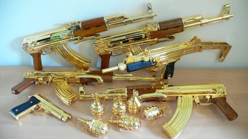 Gold guns. Золотой АК 47 Саддама Хусейна. Оружие AK-47 золотой. Золотой АК 47 Каддафи. Золотой Калашников Саддама Хусейна.
