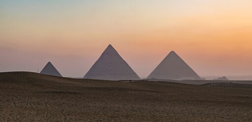 Три великих пирамиды Египта